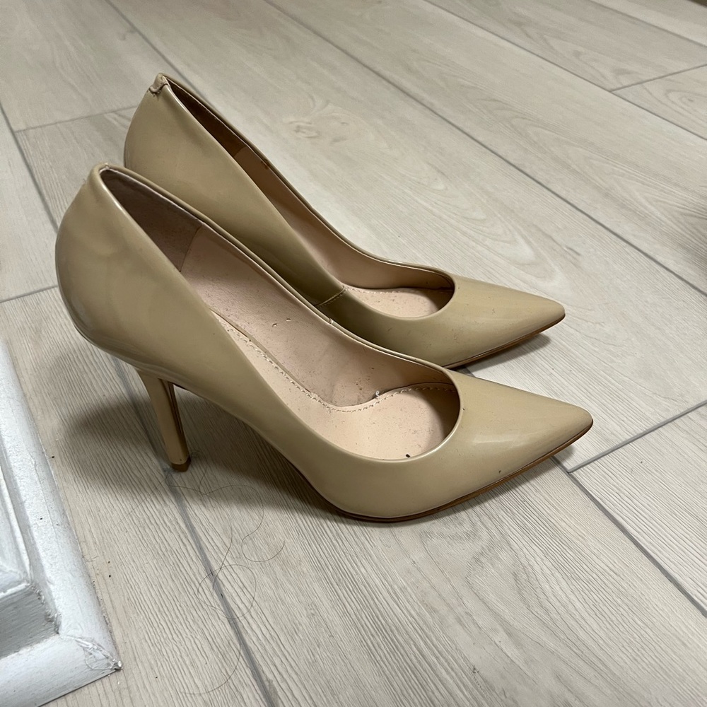 Guess Brand Size 8 Nude Patent Leather Pumps